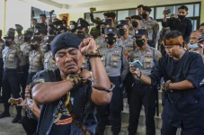 Puluhan Pendekar Unjuk...