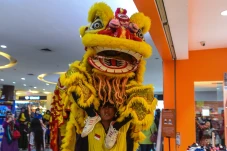 Barongsai Meriahkan...