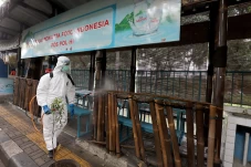 Penyemprotan Disinfektan...