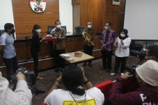 Pimpinan KPK Peringati...