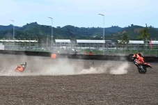 Motor Terpental Jauh,...