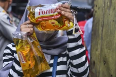 Operasi Pasar Murah,...