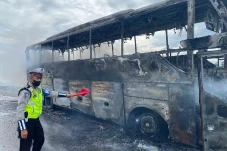 Kebakaran Bus di Tol...