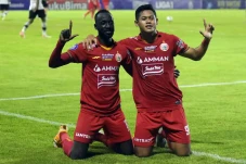 Persija Ngamuk, Sikat...
