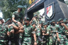 Momen Haru Tradisi Pelepasan...