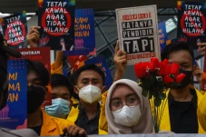 Aksi Mahasiswa Kawal...