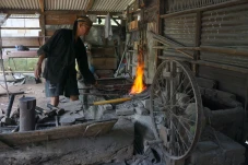 Geliat Pande Besi Tradisional...