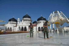 Sinergi TNI Bersihkan...
