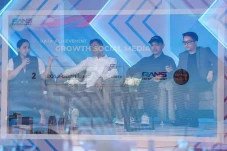 Terjun ke Bisnis Metaverse,...
