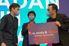 Hadirkan Tayangan Premium,...