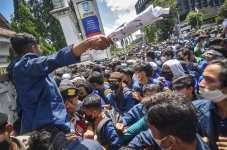 Aksi Mahasiswa NTB Menggugat