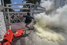 Demo 11 April di Mataram,...