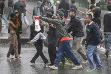 Aksi Unjuk Rasa Ricuh...