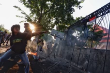 Bentrok Mahasiswa dan...