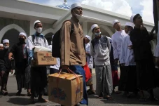 Hindari Kemacetan, Santri...