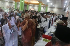 Salat Idul Fitri Masyarakat...