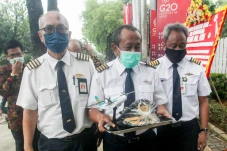 Tuntut Hak Gaji dan...