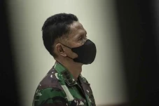 Tatapan Kosong Kolonel...