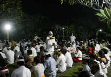 Ratusan Umat Hindu Peringati...