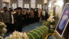 Momen Ridwan Kamil Pimpin...