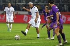 Aksi Ronaldinho Perkuat...