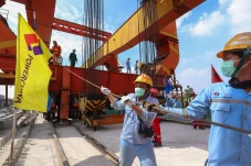 Pemasangan Girder Box...