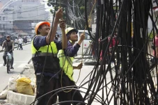 Penertiban Kabel Semrawut...