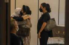 Suasana Haru Iringi...