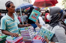 Berburu Perlengkapan...