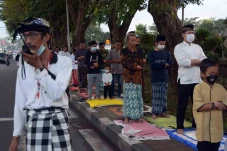 Pecalang Berjaga Saat...