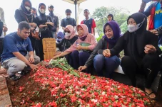 Isak Tangis Keluarga...