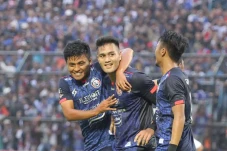 Unggul Agregat 4-1 atas...