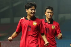 Singkirkan Thailand,...