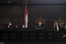 Tok! MK Tolak Legalisasi...