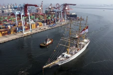 KRI Bima Suci Tiba di...