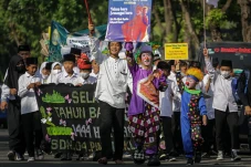 Kemeriahan Pawai Sambut...
