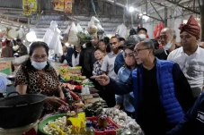 Sambangi Pasar di Kupang,...