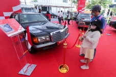 Melihat Pameran Arsip...