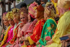Kemeriahan Parade Kebaya...