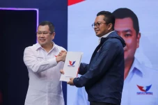 Hary Tanoe Lantik Mahyudin...