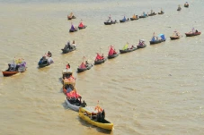 Parade Perahu Hias Festival...