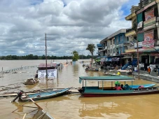 Kabupaten Sintang Dikepung...