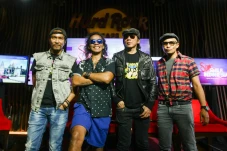 Rayakan 39 Tahun Bermusik,...