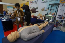 Mengunjungi Pameran...