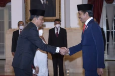 Jokowi Lantik Johanis...