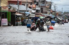 Banjir Setinggi 90 Cm...