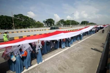 Pembentangan Bendera...