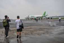 Pembatasan Penerbangan...