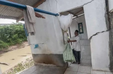 Puluhan Rumah Rusak...