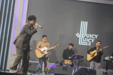 Juicy Luicy Jadi Pembuka...